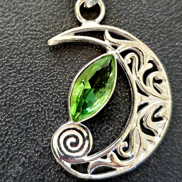 New Tsavorite Silver Crescent Moon Pendant. - Picture 14 of 15